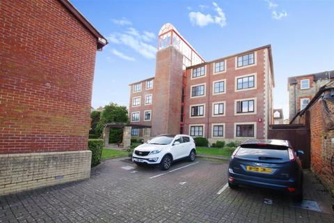 2 bedroom flat to rent, Bath Road, Swindon SN1