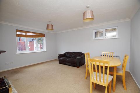 2 bedroom flat to rent, Bath Road, Swindon SN1