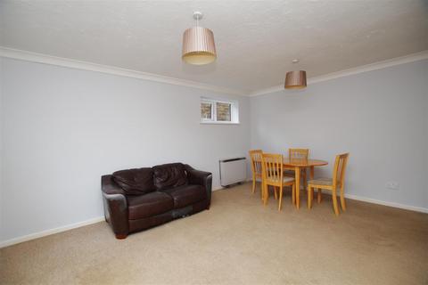 2 bedroom flat to rent, Bath Road, Swindon SN1