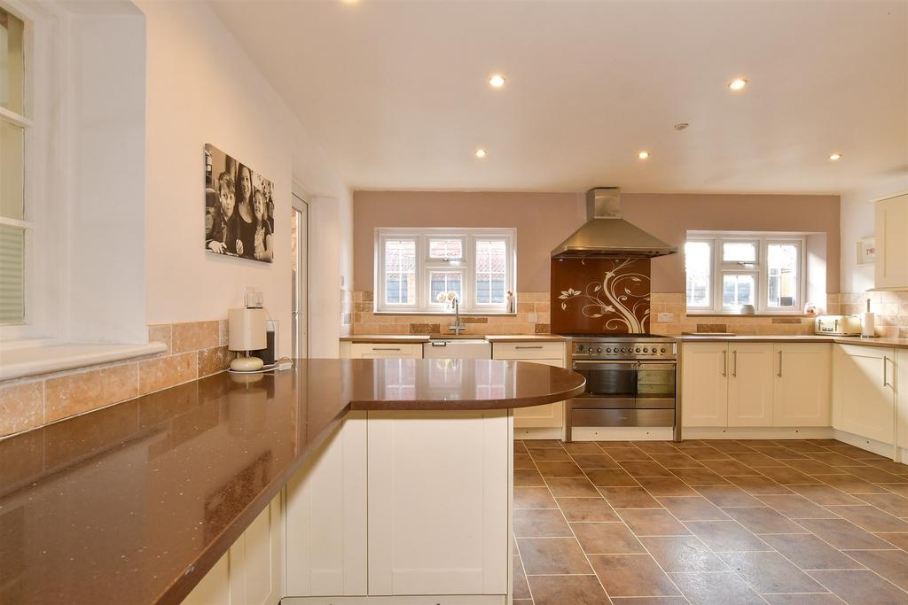 Kitchen/Dining Area