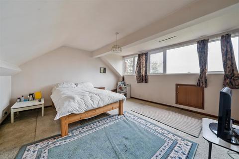 93 Adela Avenue, New Malden, KT3 6LG