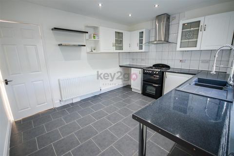 3 bedroom semi-detached house to rent, Norwood Crescent, Killamarsh, Sheffield