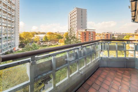 1 bedroom flat for sale, Finch Lodge, Admiral Walk, London