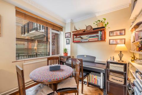 2 bedroom flat for sale, Cranfield House, 97-107 Southampton Row, London