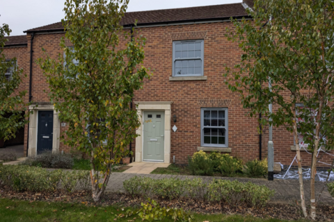 3 bedroom terraced house to rent, Courteenhall Drive, Corby NN17