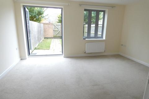 3 bedroom terraced house to rent, Courteenhall Drive, Corby NN17