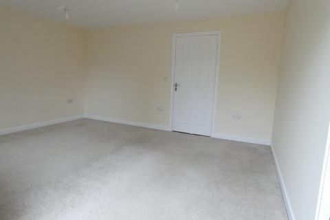 3 bedroom terraced house to rent, Courteenhall Drive, Corby NN17