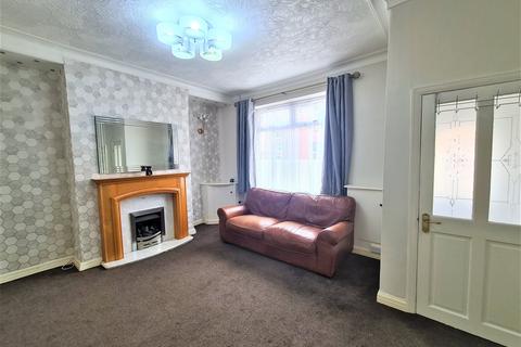 3 bedroom terraced house to rent, Raikes Road, Preston PR1