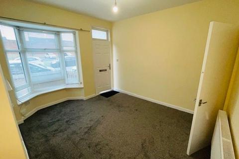 2 bedroom house to rent, Gilbert Road, Smethwick, B66 4PZ