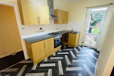 2 bedroom house to rent, Gilbert Road, Smethwick, B66 4PZ