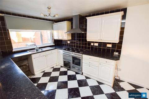 3 bedroom townhouse to rent, Royal Close, Leeds, West Yorkshire, LS10