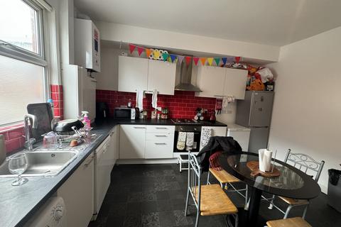 4 bedroom terraced house to rent, Branksome Terrace, Leeds, West Yorkshire, LS6