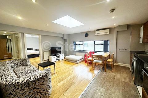 3 bedroom flat to rent, Camden Road, London