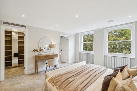 3 bedroom flat for sale, Beaufort Gardens, Knightsbridge