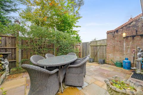 3 bedroom terraced house for sale, Meade Court, Tadworth KT20