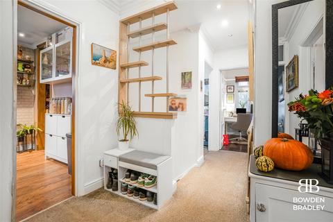 35 Walden Way, Ilford, IG6 3BJ