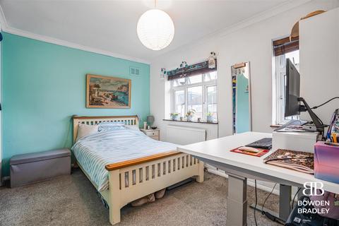 35 Walden Way, Ilford, IG6 3BJ