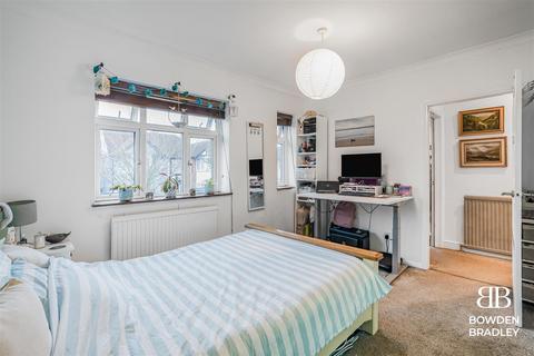 35 Walden Way, Ilford, IG6 3BJ