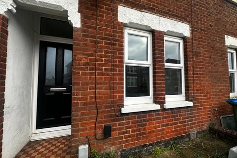 3 bedroom terraced house to rent, Romsey Road, Hampshire SO16