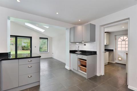 4 bedroom detached house for sale, Loder Drive, Hereford