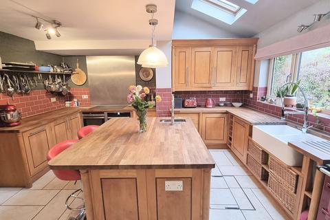 4 bedroom semi-detached house for sale, London Road, Danehill, RH17