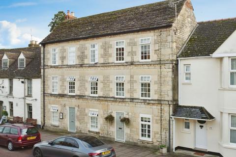 3 bedroom end of terrace house for sale, High Street, Cricklade, SN6