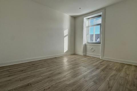 2 bedroom flat to rent, Main Street, Glasgow G69