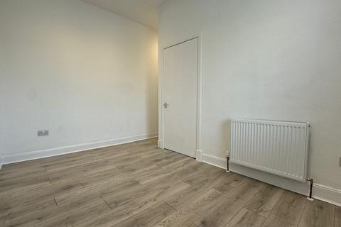 2 bedroom flat to rent, Main Street, Glasgow G69