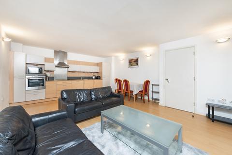 2 bedroom flat to rent, Holly Court, West Parkside, London