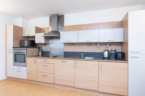 2 bedroom flat to rent, Holly Court, West Parkside, London