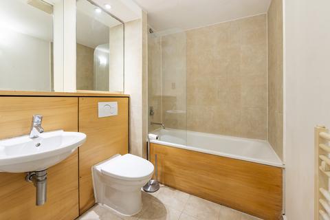 2 bedroom flat to rent, Holly Court, West Parkside, London