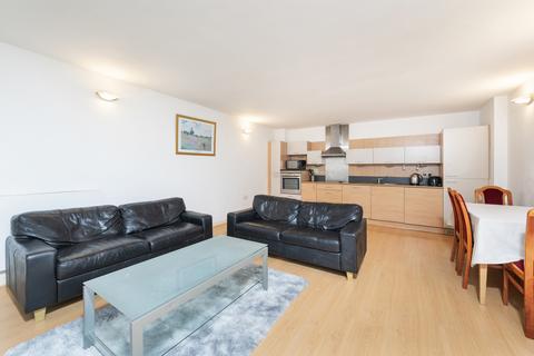 2 bedroom flat to rent, Holly Court, West Parkside, London