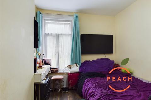 9a Albert Square, London, E15 1HJ