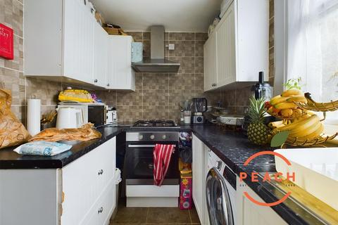 9a Albert Square, London, E15 1HJ