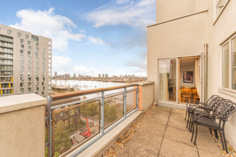 2 bedroom flat to rent, Maurer Court, John Harrison Way, London