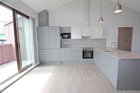 4 bedroom flat to rent, Taylor Close, Northumberland Park