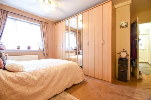 2 bedroom maisonette for sale, Glenhurst Avenue, Ruislip HA4