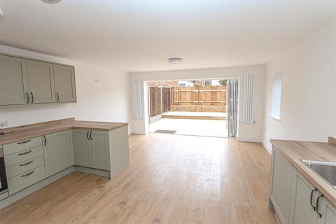 2 bedroom end of terrace house for sale, Maidstone Road, Rainham, Gillingham