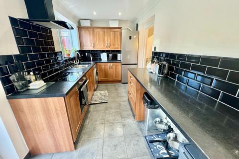 27 Alloway Grove, Hemlington, Middlesbrough, TS8 9HT