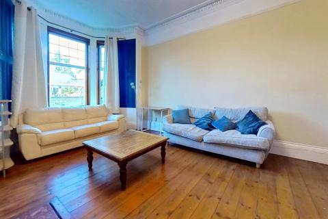 2 bedroom flat to rent, Wallace Street, Stirling, Stirlingshire, FK8