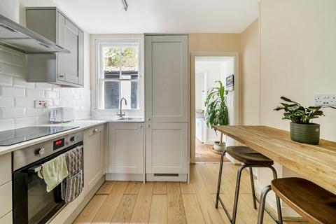 35 Latimer Road, Godalming, GU7 1BW