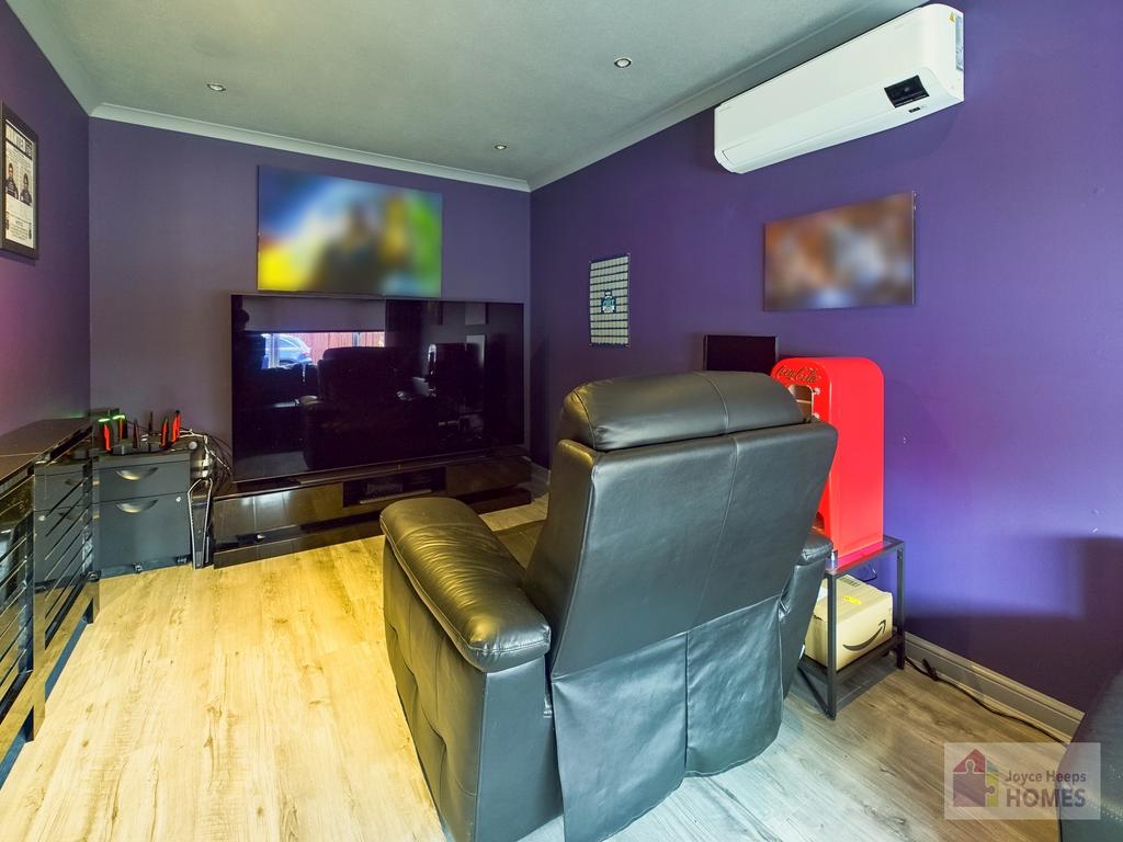 Bedroom/Cinema Room