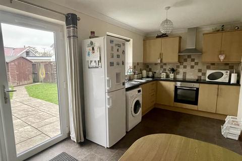 3 bedroom semi-detached house for sale, Clos Gwili, Cwmgwili, Llanelli