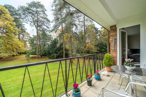 2 bedroom flat for sale, Beacon Hill Court, Surrey GU26