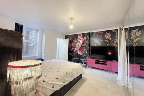 Flat 3, Seacliff Court, 23 Boscombe Cliff Road, Bournemouth, BH5 1JP