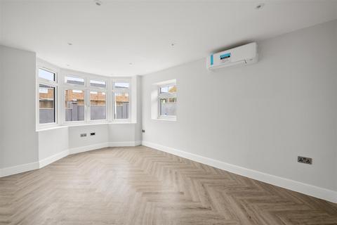 42 Bridge Road, Hounslow, TW3 1SG