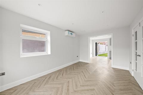 42 Bridge Road, Hounslow, TW3 1SG