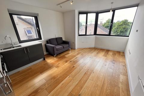 Studio to rent, Pembroke Road, London N10