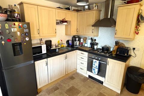 2 bedroom flat for sale, Lytham Close, Warrington WA5