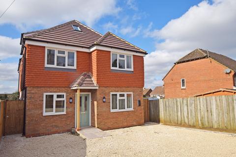 4 bedroom detached house to rent, Merlin Road, Four Marks, Alton, Hampshire, GU34